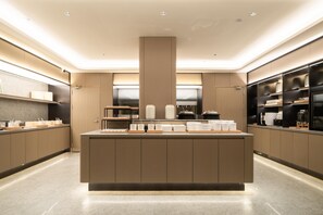 A modern kitchen with a central island, built-in appliances, and ample storage space. - Ji Hotel Guangzhou Huadu Square Metro Station (Guangzhou)