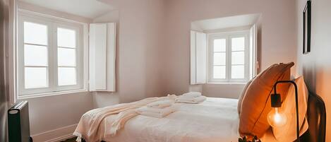 3 bedrooms, bed sheets