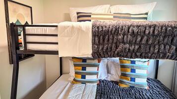 3 bedrooms, desk, iron/ironing board, travel crib