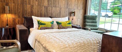 3 chambres, bureau, fer et planche à repasser, lit parapluie