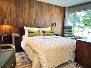 3 bedrooms, desk, iron/ironing board, travel cot - 3-bedroom House 10Min to Lakes, Parks, and Downtown Bellevue (Bellevue)