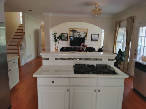 Spacious 6-bedroom house in fabulous Norcross close to Downtown Atlanta