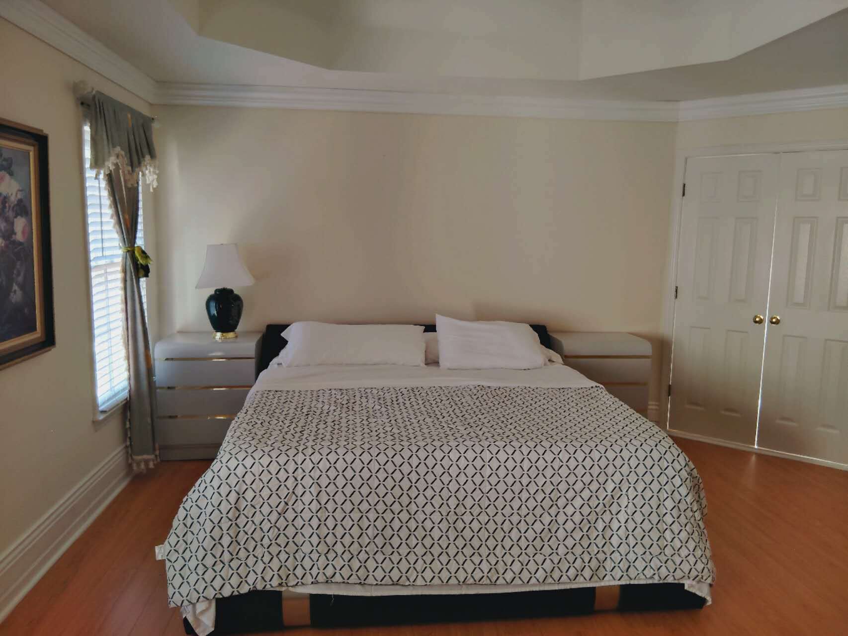 6 bedrooms, iron/ironing board, free WiFi, bed sheets