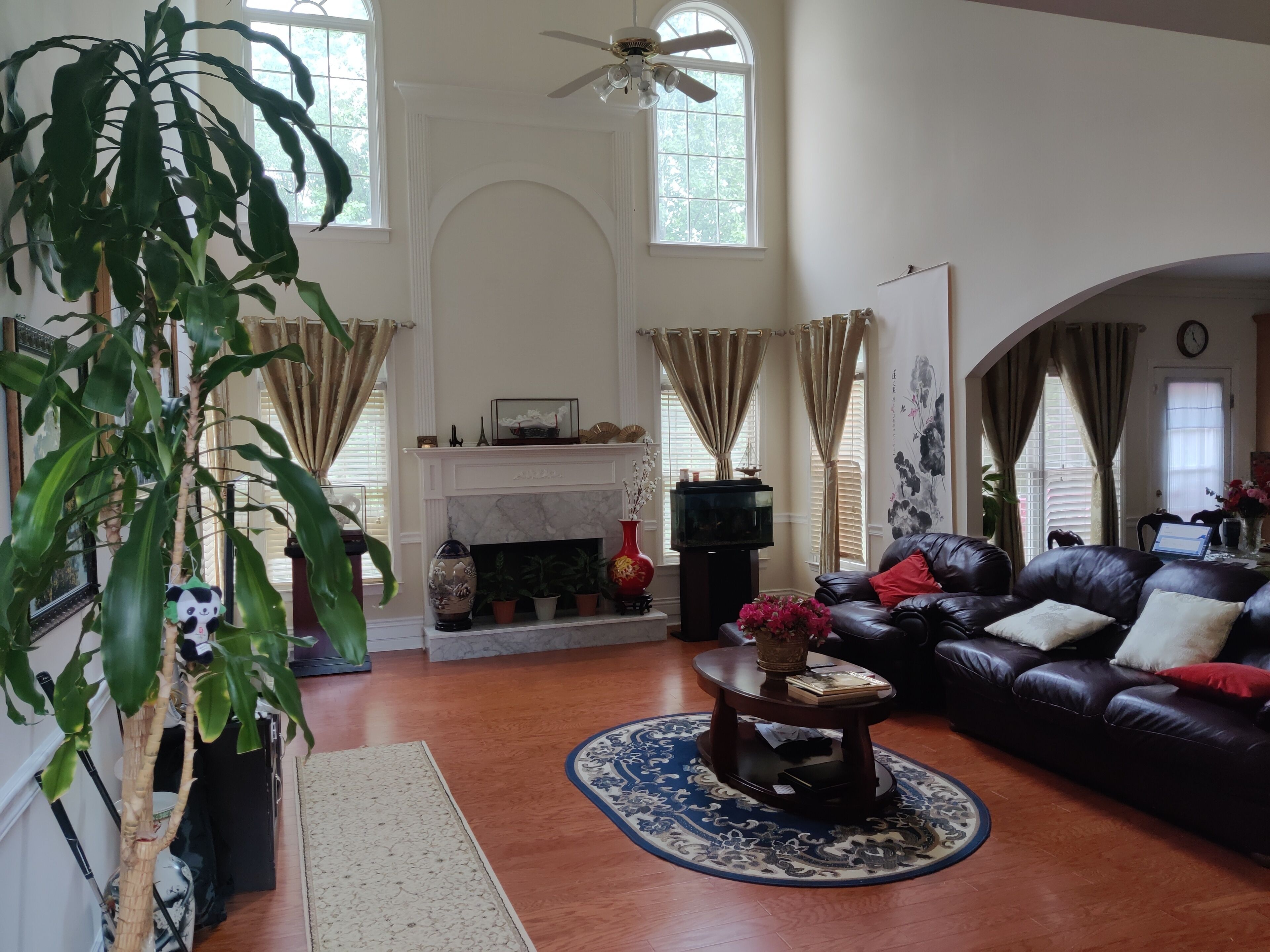 Televisión y chimenea 