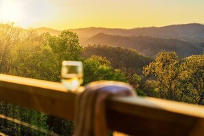 Property grounds - Luxury Getaway, Stunning Views, Hot Tub, Theater (Sevierville)