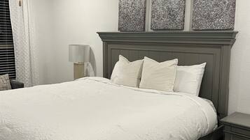 4 bedrooms, iron/ironing board, WiFi, bed sheets