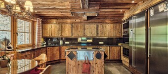 Luxe Ski Chalet - Private Pool, Sauna, Home Theater, Game Room, Panoramic Views