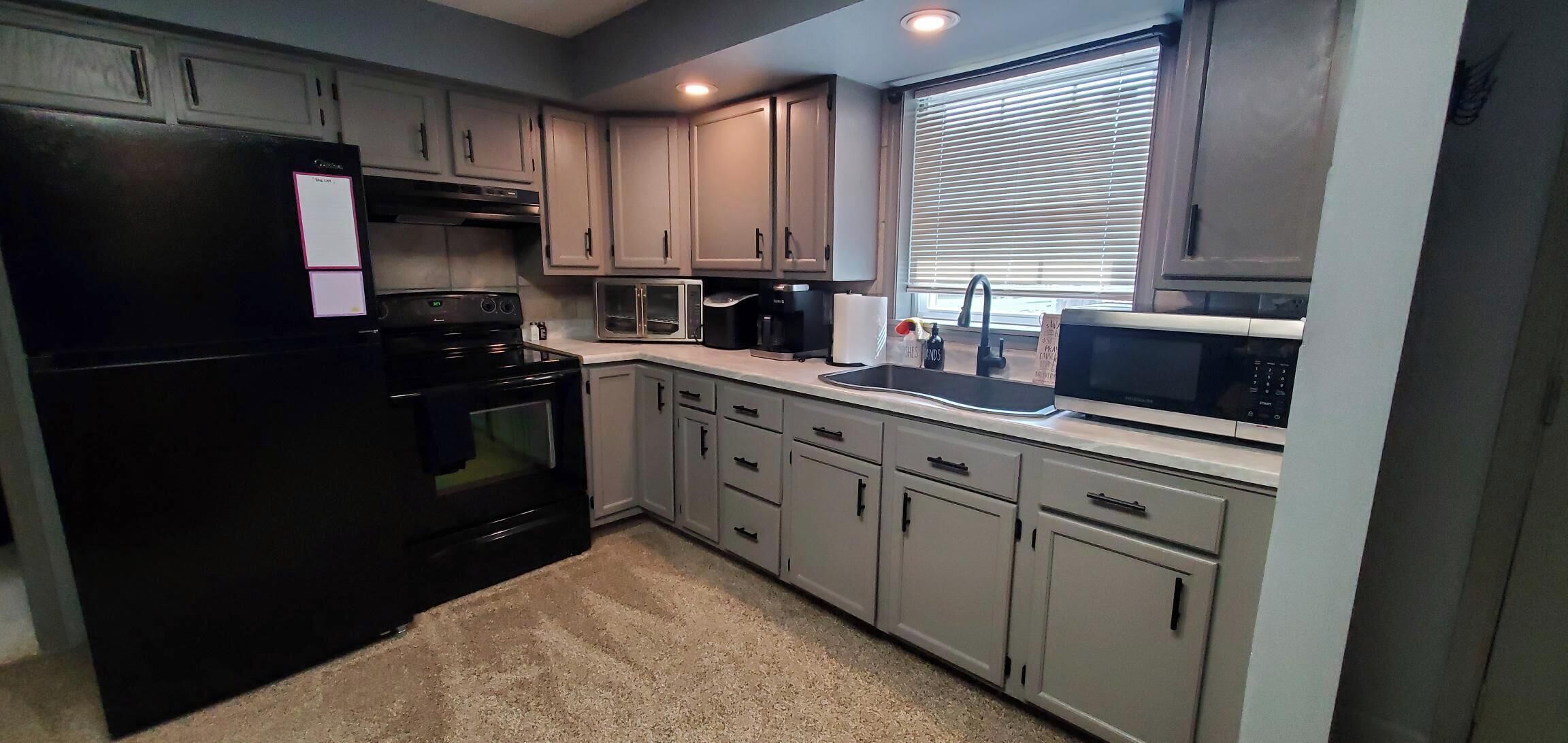 Micro-ondes, four, plaque de cuisson, serviettes en papier