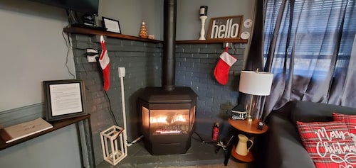 Stone's Throw Cabin moments away from the best of the Laurel Highlands!