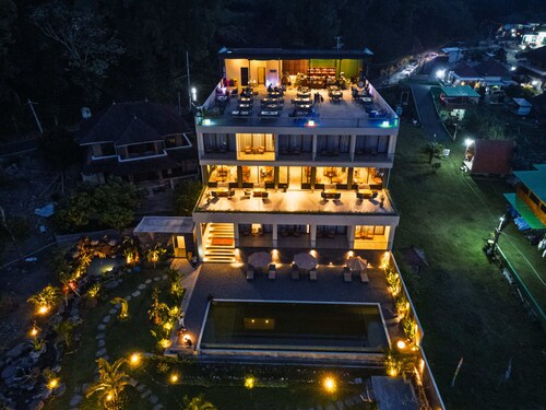 Tribhuwana Padma Lake Resort