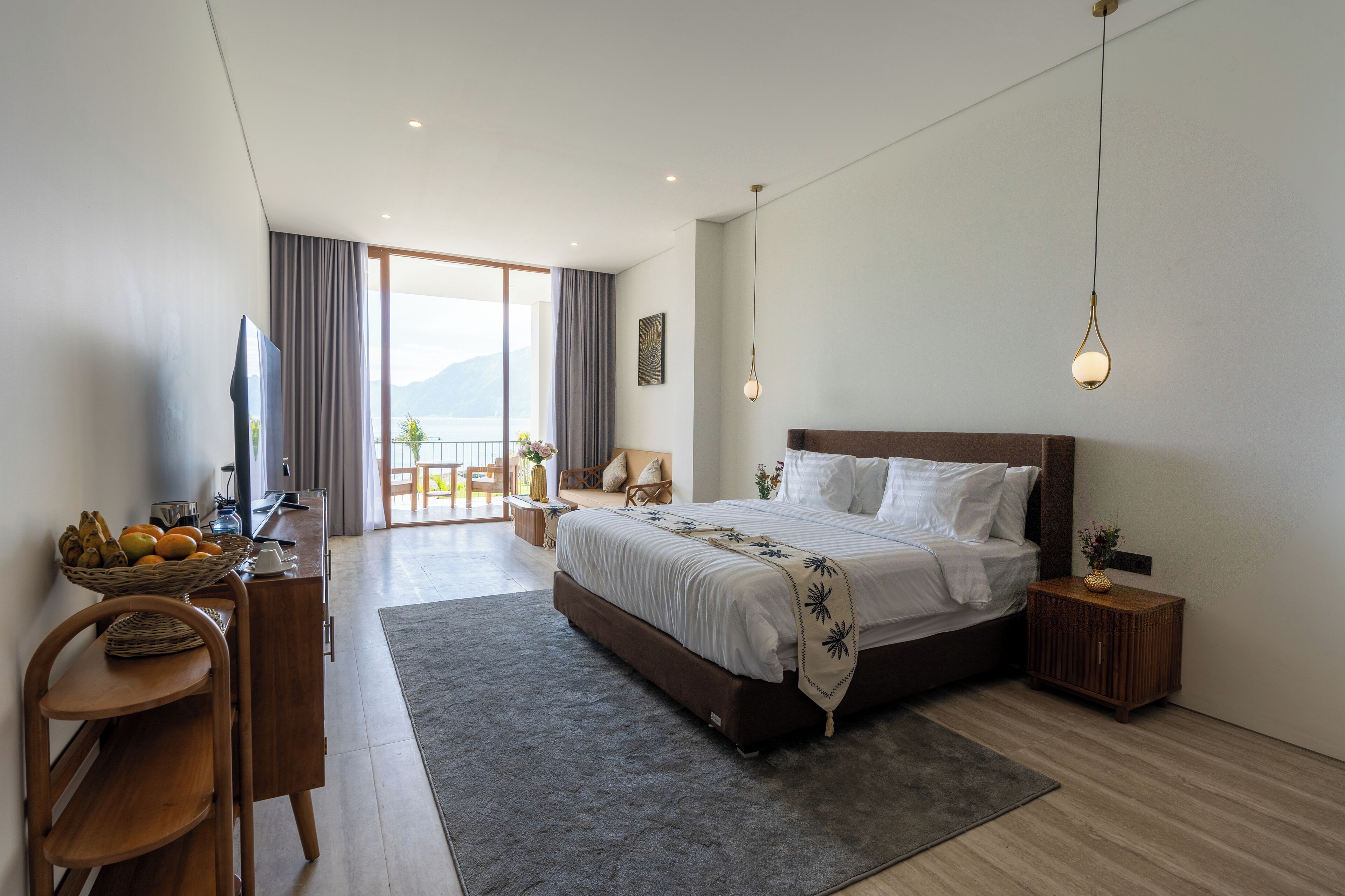 高級寝具、ミニバー、セーフティボックス (室内)、客室ごとに異なる装飾