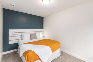 3 bedrooms, desk, iron/ironing board, free WiFi