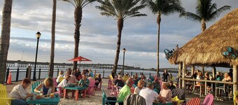 WATERFRONT/POOL HOME W/ GULF BREEZES, TIKI BAR BOATS, LINAI, PETS OK, INCLUSIVE!