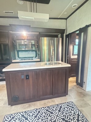 Private kitchen - Bigfoot's Hideout

Farm and wildlife RV getaway - 5 private acres fenced in (Fellsmere)