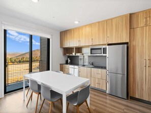 Fridge, microwave, stovetop, dishwasher