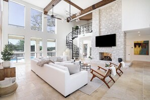 Smart TV - Majestic Oak: 6500 sq ft Luxury Estate with Private Resort Pool, Spa, & Games (San Antonio)