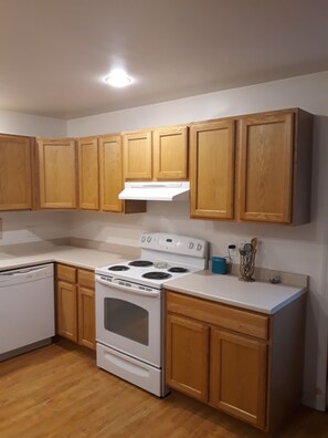 Mikrowelle, Ofen, Herdplatte, Geschirrspüler