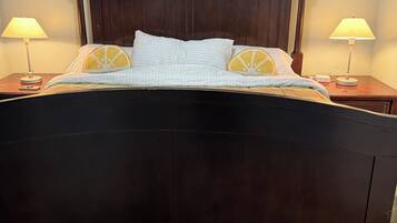 3 chambres, bureau, fer et planche à repasser, lit parapluie