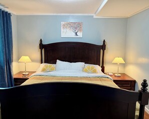 3 chambres, bureau, fer et planche à repasser, lit parapluie