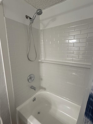 Hair dryer, towels, soap, toilet paper - Terrific 3-bedroom apartment in Fairbanks (Fairbanks)