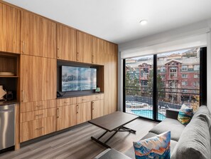 TV connectée, jeux vidéo, espaces bureaux