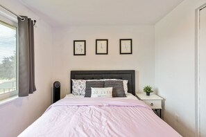 3 habitaciones, tabla de planchar con plancha, wifi y ropa de cama 