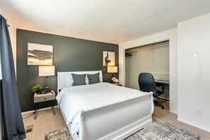 3 bedrooms, iron/ironing board, WiFi, bed sheets