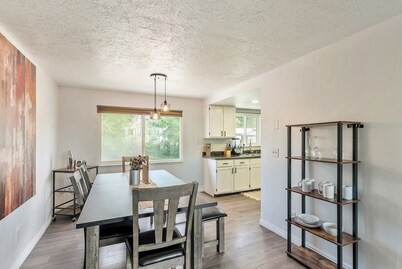 Cozy 3 bedroom getaway centrally located 10 min to downtown with ideal parking