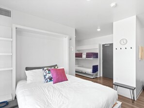 1 habitación, escritorio, tabla de planchar con plancha y wifi gratis 