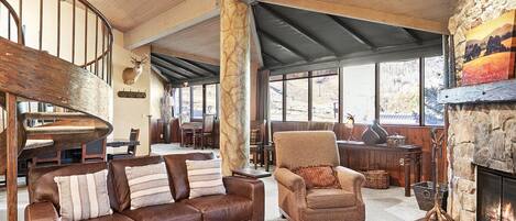 TV connectée, cheminée, lecteur de DVD