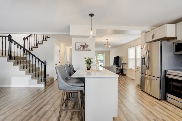 Refrigerador, microondas, horno, placa de cocina