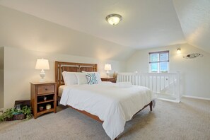1 bedroom, desk, iron/ironing board, free WiFi - Little House on the Prairie (Peyton)