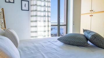 Fer et planche Ă  repasser, lit parapluie, Wi-Fi gratuit, draps fournis