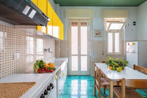 Refrigerador, horno, parrilla de estufa y periquera