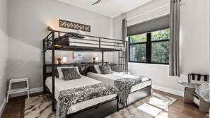 3 bedrooms, desk, iron/ironing board, free WiFi
