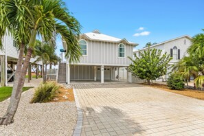 Exterior - Heated Pool| In-Unit Washer & Dryer| 5550 Palmetto Paradise (Fort Myers Beach)