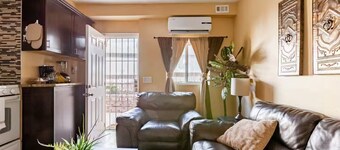 Cozy 2 Bedroom Suite, patio w/ lights & BBQ grill!