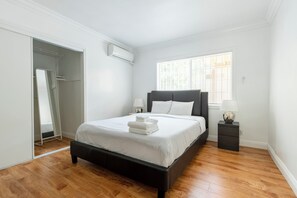 4 bedrooms, WiFi, bed sheets, wheelchair access