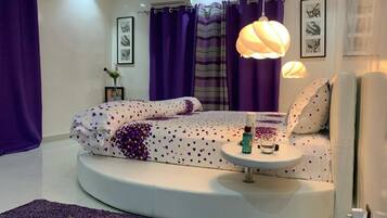 7 bedrooms, iron/ironing board, WiFi, bed sheets