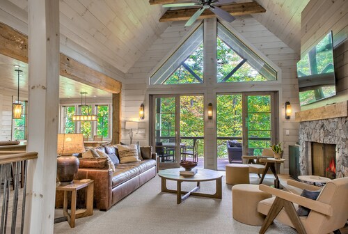 Red Bud Retreat | Lakefront living, Mountain Luxury, and the best of Sapphire Valley