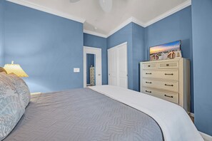 3 bedrooms, desk, iron/ironing board, free WiFi