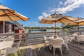 Outdoor dining - Newly Listed Sea Pines Villa | Walk to Beach/Marina, Complex Pool, Bikes (Hilton Head Island)
