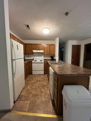 Micro-ondes, four, plaque de cuisson, lave-vaisselle