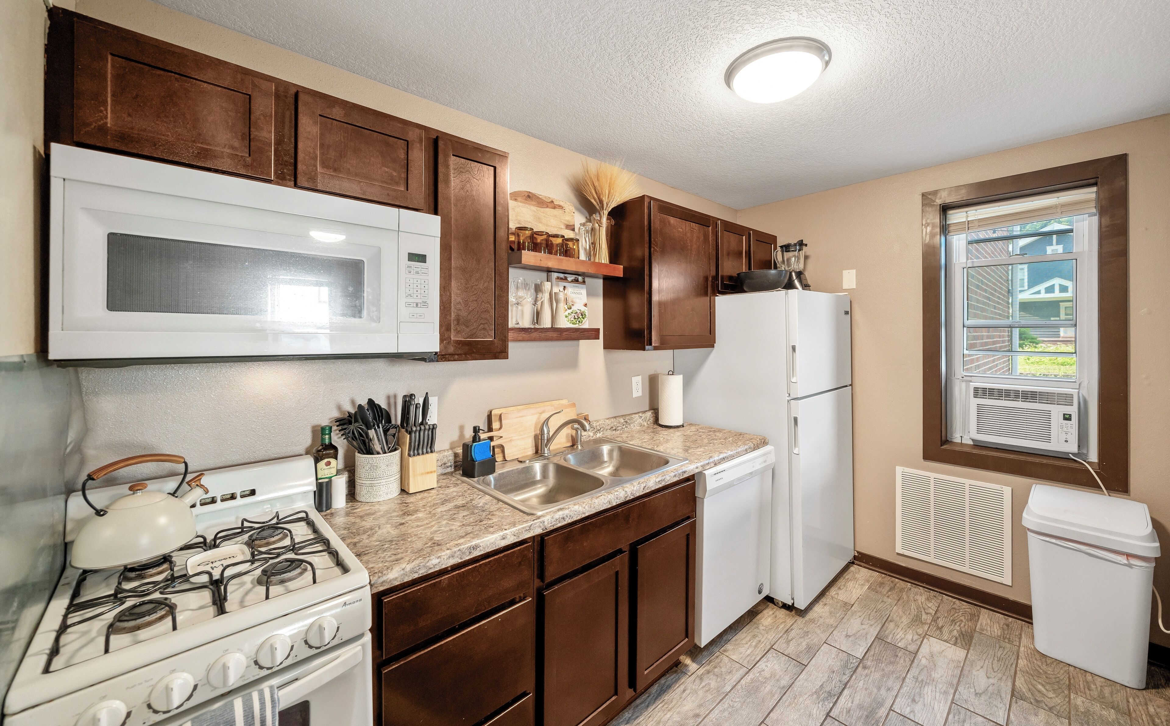 Microwave, oven, stovetop, dishwasher