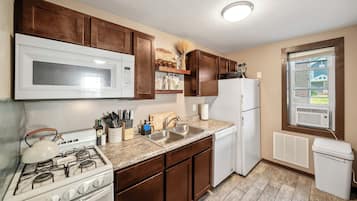 Mikrowelle, Ofen, Herdplatte, Geschirrspüler