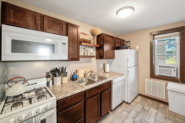 Micro-ondes, four, plaque de cuisson, lave-vaisselle