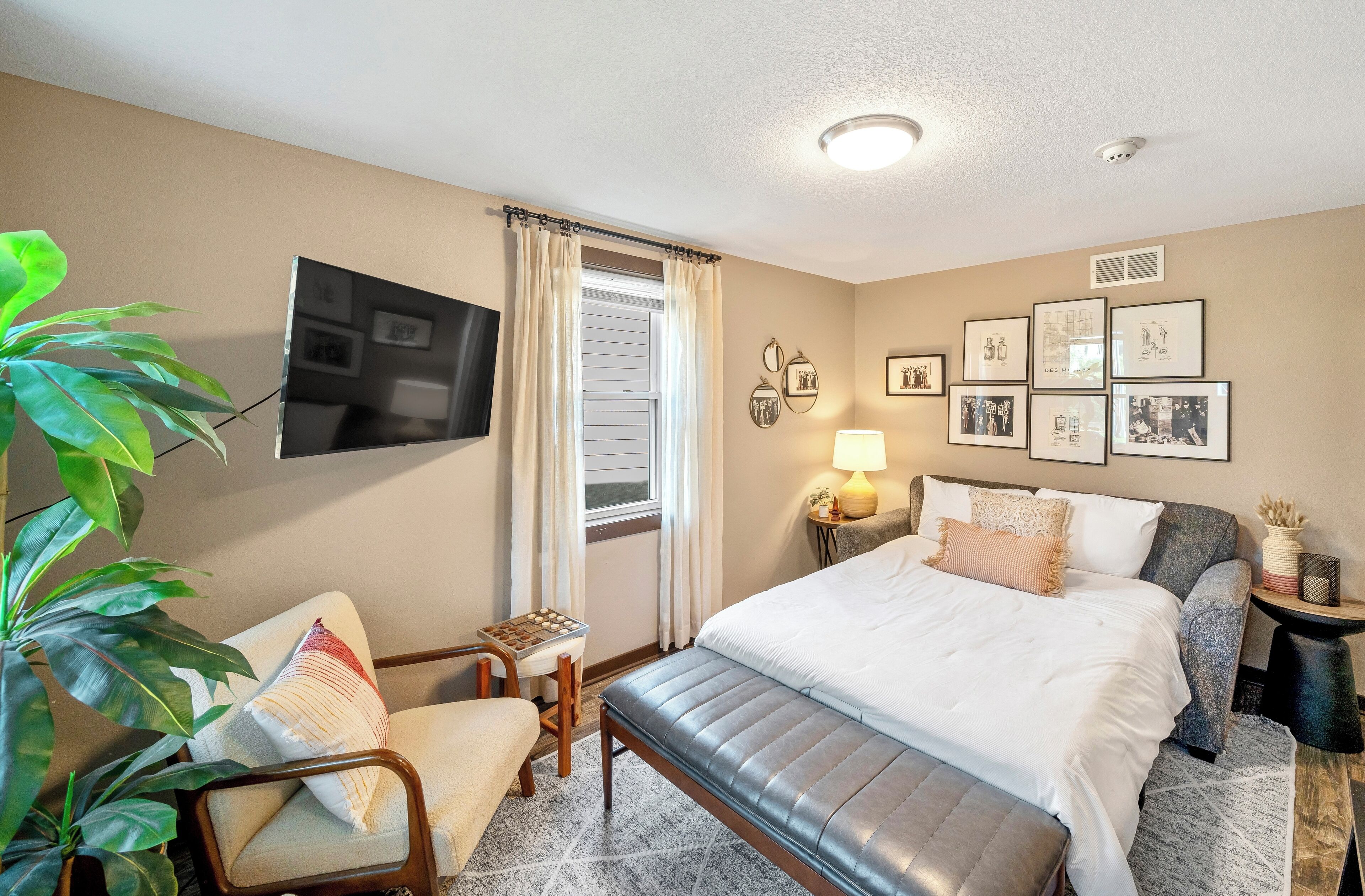 2 bedrooms, iron/ironing board, WiFi, bed sheets