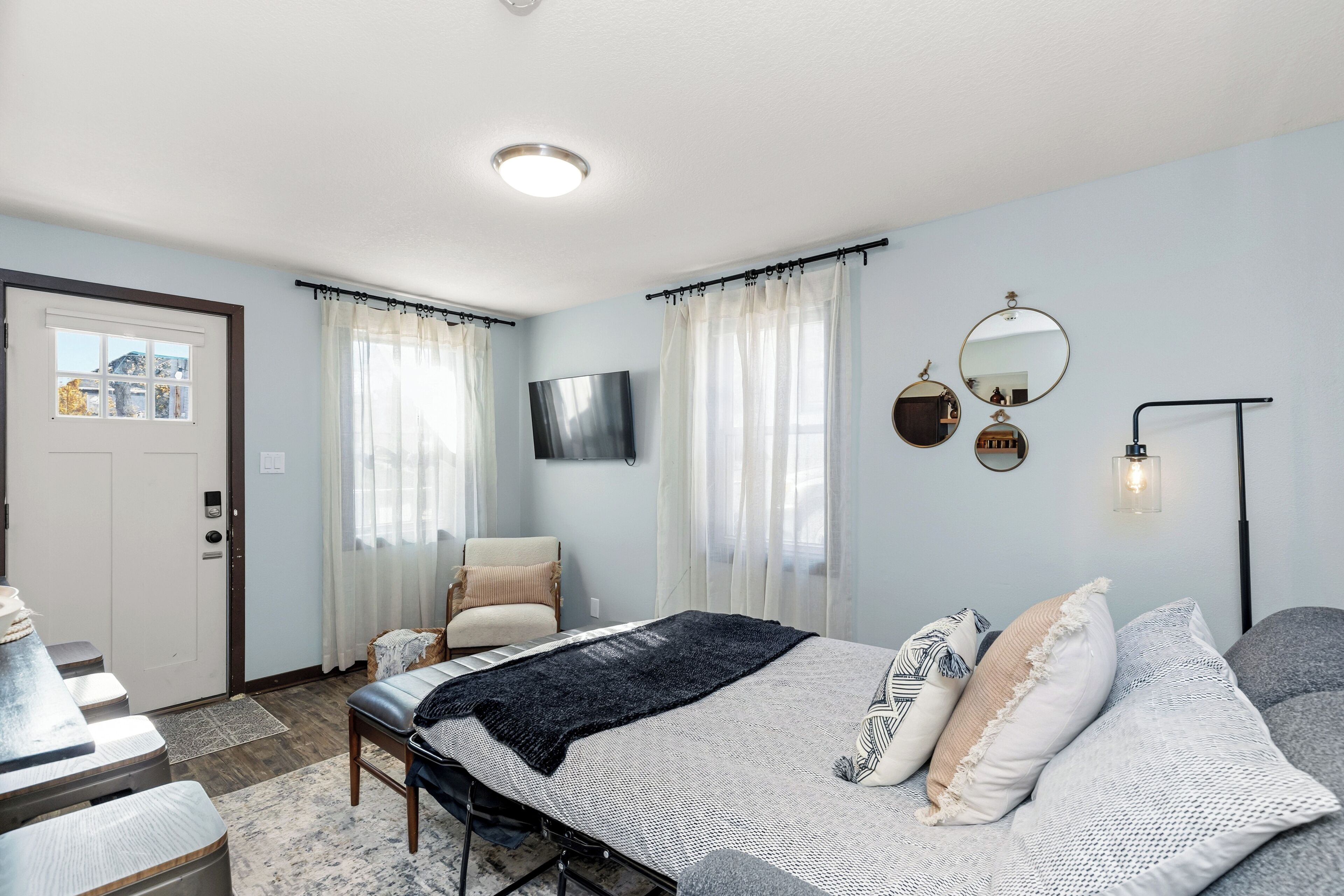 2 bedrooms, iron/ironing board, WiFi, bed sheets