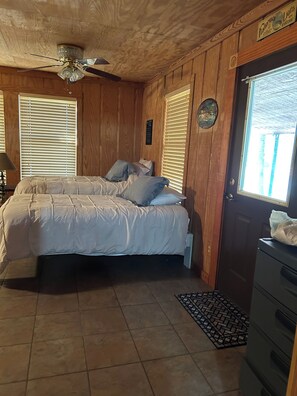 1 bedroom, bed sheets