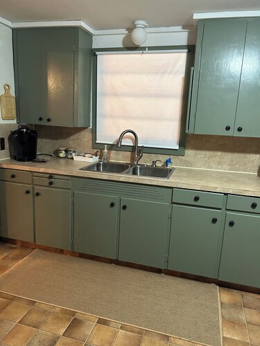 Rustic 1-bedroom cabin in wonderful Buckville with quick access to boat ramps